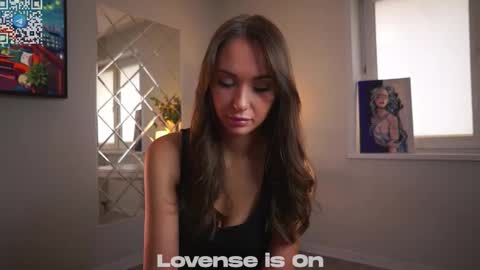 Sophie online show from 10/08/25, 01:58
