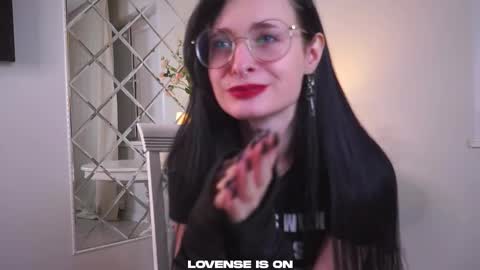Sophie online show from 10/16/25, 01:12