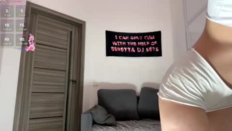 Mona online show from 03/18/26, 05:05