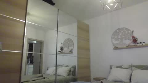 syl092 online show from 12/12/24, 06:10