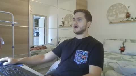 syl092 online show from 10/17/25, 09:12