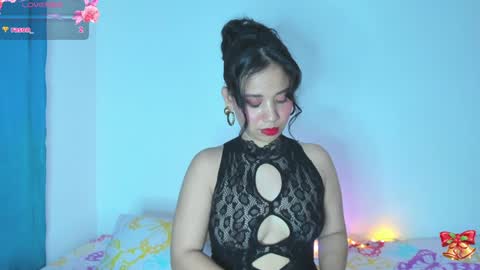 Snapshot of sylphy17 chatting on 12/17/24, 10:43 sylphy17 online show from 12/17/24, 10:43
