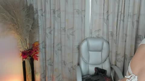 Snapshot of sylvara_bx chatting on 06/16/26, 12:30 online show from 06/16/26, 12:30