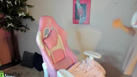 Sylvia online show from 12/17/25, 09:37