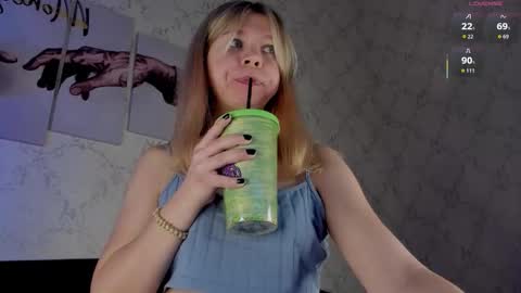 Snapshot of sylviarussell chatting on 10/09/25, 07:06 Sylvia online show from 10/09/25, 07:06