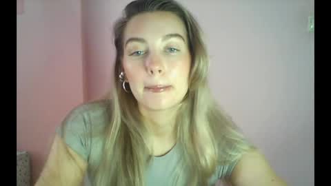 Snapshot of syrami chatting on 05/13/26, 11:07 syrami online show from 05/13/26, 11:07