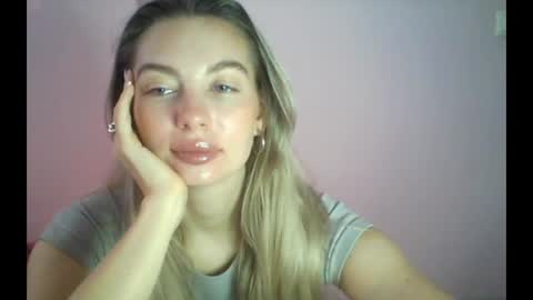 Snapshot of syrami chatting on 05/17/26, 06:33 syrami online show from 05/17/26, 06:33