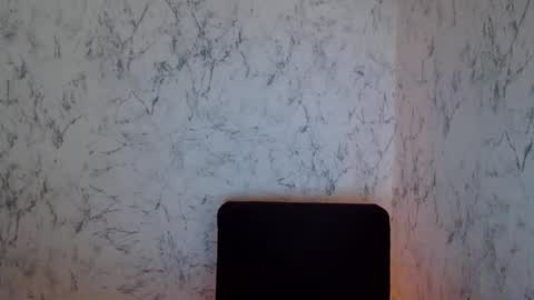 SyrenDixon online show from 12/01/25, 08:47