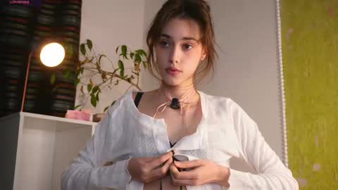 Snapshot of t_tragedienne chatting on 11/22/25, 12:15 Heeey im Helena3 -- fav555100333 -- pvts only premium and after my public show 3 online show from 11/22/25, 12:15