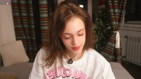 Snapshot of t_tragedienne chatting on 12/23/25, 03:15 Heeey im Helena3 -- fav555100333 -- pvts only premium and after my public show 3 online show from 12/23/25, 03:15