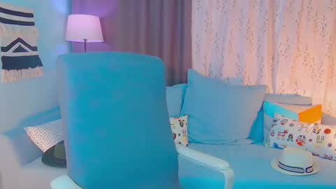 Mia online show from 01/12/25, 01:37