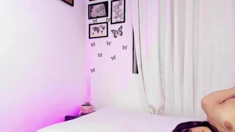 Snapshot of tainy_n_harley chatting on 12/17/24, 05:40 Liam and Juli online show from 12/17/24, 05:40