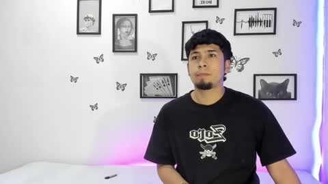 Snapshot of tainy_n_harley chatting on 01/04/25, 04:33 Liam and Juli online show from 01/04/25, 04:33