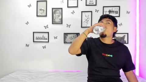 Snapshot of tainy_n_harley chatting on 01/26/25, 07:53 Liam and Juli online show from 01/26/25, 07:53