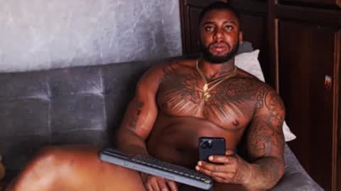 Tairon Tucke online show from 12/24/24, 08:16