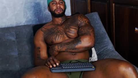 Tairon Tucke online show from 01/09/25, 01:29