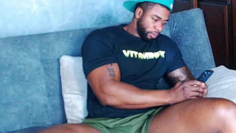 Tairon Tucke online show from 01/09/25, 12:41