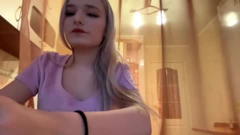 Mia online show from 02/01/26, 01:42