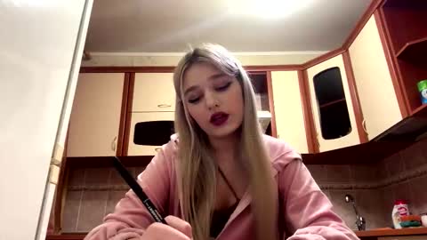 Mia online show from 02/13/26, 03:41