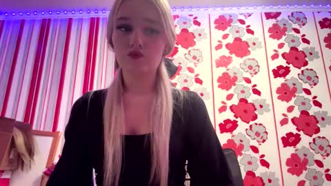 Mia online show from 02/15/26, 06:15