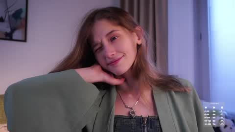 Mia online show from 11/08/25, 01:39