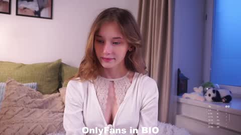 Mia online show from 11/28/25, 02:14