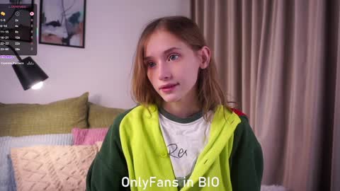 Mia online show from 12/03/25, 01:35