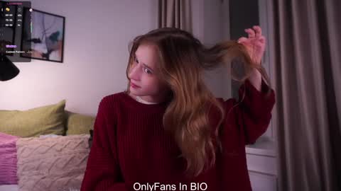 Mia online show from 12/05/25, 01:14