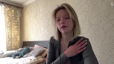 Mia online show from 04/29/26, 04:11