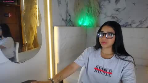 Snapshot of taliasweett chatting on 04/18/26, 01:26 taliasweett online show from 04/18/26, 01:26