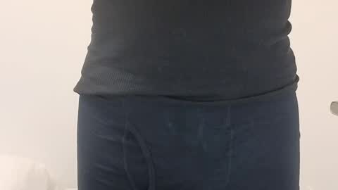 tall and shy guy online show from 11/18/25, 05:45