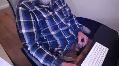 Snapshot of tallguy4unow chatting on 03/27/26, 05:23 tallguy4unow online show from 03/27/26, 05:23