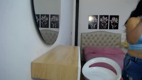 Snapshot of tamar4_f00x chatting on 05/19/26, 12:44 Hi im sara online show from 05/19/26, 12:44