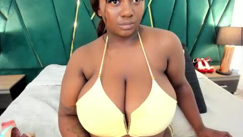 Snapshot of tamara_myller1 chatting on 07/12/26, 12:51 Tamara online show from 07/12/26, 12:51