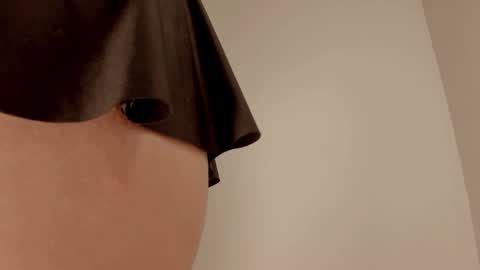 Snapshot of tamarathompsonn chatting on 12/05/25, 04:54 Tamara. online show from 12/05/25, 04:54