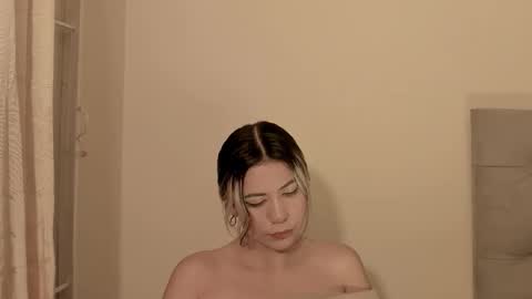 Snapshot of tamarathompsonn chatting on 02/18/26, 11:33 Tamara. online show from 02/18/26, 11:33