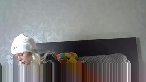 Snapshot of tamesbury chatting on 11/14/25, 02:43 tamesbury online show from 11/14/25, 02:43