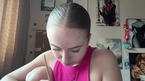 Snapshot of tamiecaimi chatting on 04/06/26, 03:13 Karina online show from 04/06/26, 03:13