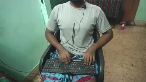 Snapshot of tamil_nadu chatting on 10/29/25, 01:13 tamil_nadu online show from 10/29/25, 01:13