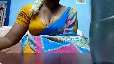 Snapshot of tamilmadhi520 chatting on 06/08/26, 05:08 tamilmadhi520 online show from 06/08/26, 05:08