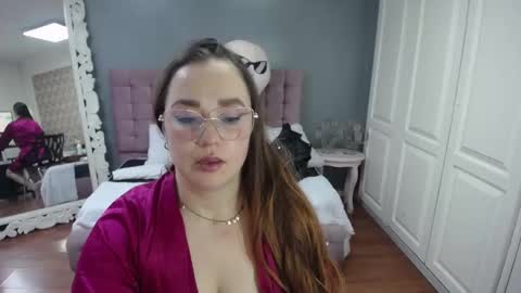 Tammara  online show from 09/18/25, 04:47