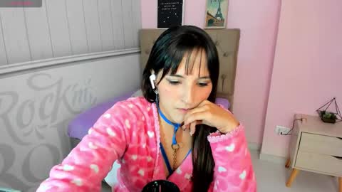 Snapshot of tania_duque chatting on 09/16/25, 01:34 Tania  online show from 09/16/25, 01:34
