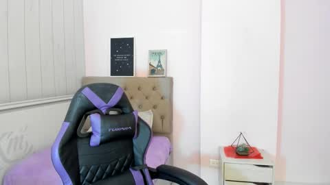 Tania  online show from 10/31/25, 01:34