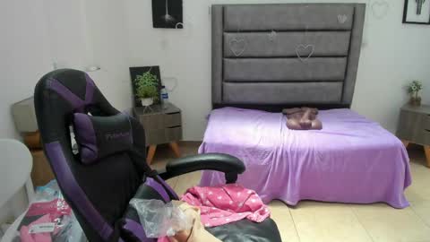 Snapshot of tania_duque chatting on 04/29/26, 05:30 Tania online show from 04/29/26, 05:30