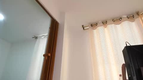 taniabonnet  online show from 10/20/25, 10:21