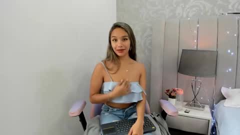 Snapshot of taniacarterr chatting on 02/19/25, 05:49 TaniaCarter online show from 02/19/25, 05:49