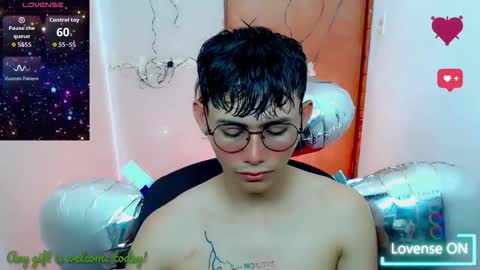 Snapshot of tanjiro_cute chatting on 10/16/25, 10:16 Andres online show from 10/16/25, 10:16