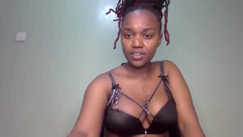 Snapshot of tannia004 chatting on 12/19/24, 10:24 tania online show from 12/19/24, 10:24