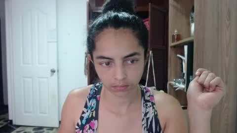 Snapshot of tantricroots chatting on 06/10/26, 05:01 Angeline Follow online show from 06/10/26, 05:01
