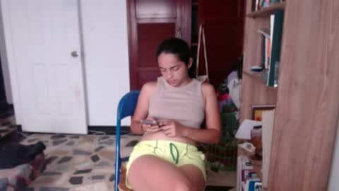 Snapshot of tantricroots chatting on 06/11/26, 09:13 Angeline Follow online show from 06/11/26, 09:13